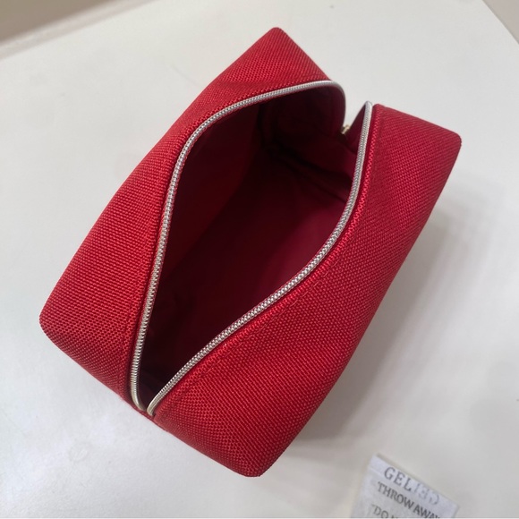 New Dior cosmetic pouch with 3 Dior samples - Picture 3 of 3